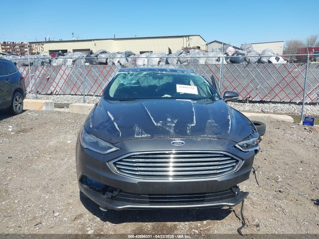 3FA6P0HDXJR127049 Ford FUSION SE