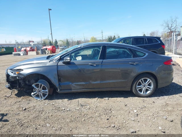 3FA6P0HDXJR127049 Ford FUSION SE