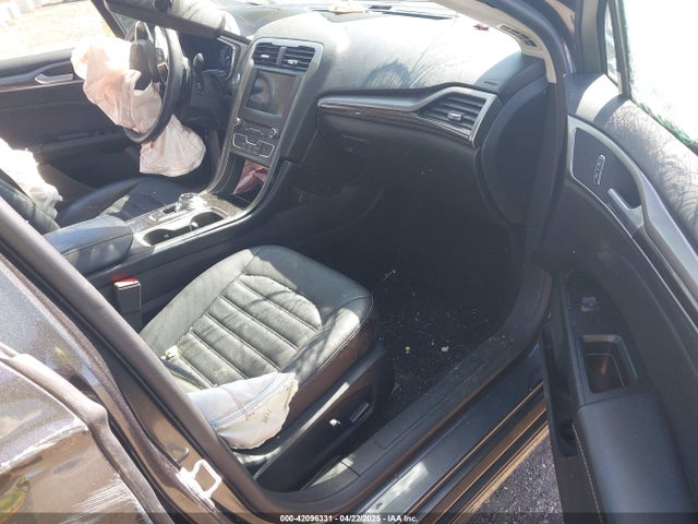 3FA6P0HDXJR127049 Ford FUSION SE