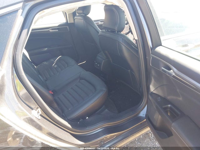 3FA6P0HDXJR127049 Ford FUSION SE