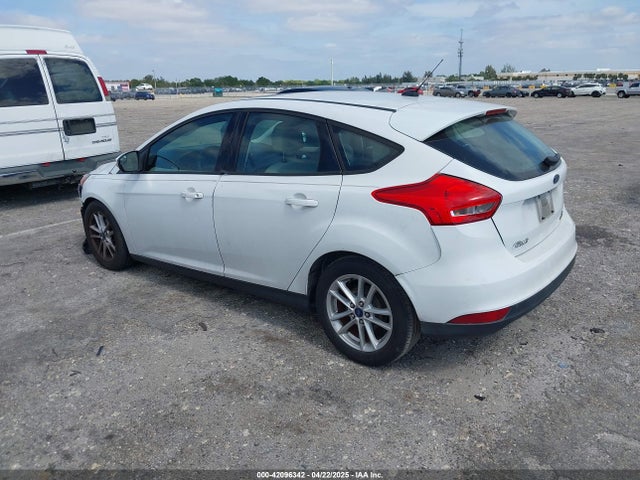 Ford FOCUS SE 2015 1FADP3K25FL328931 Image 3