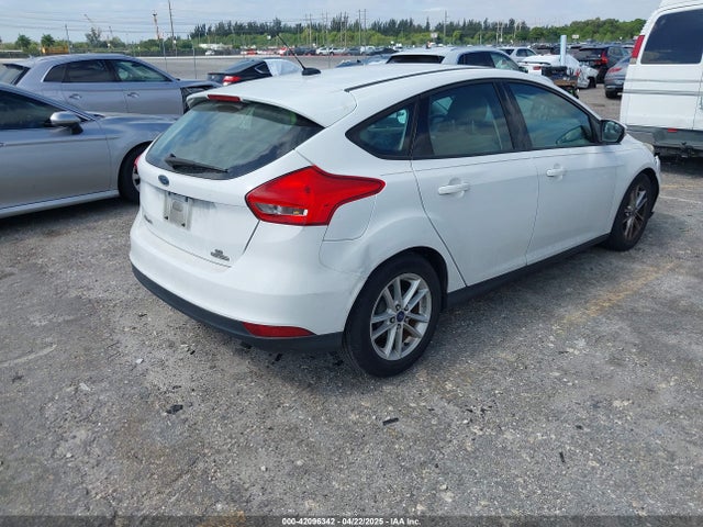 Ford FOCUS SE 2015 1FADP3K25FL328931 Image 4