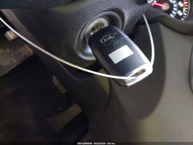 5XYPGDA34HG283261 KIA Sorento 2.4l Lx