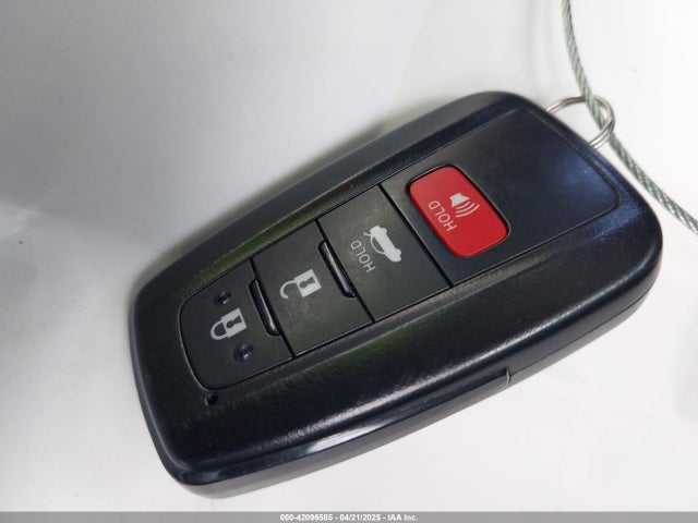 5YFVPMAE0NP386046 Toyota COROLLA LE