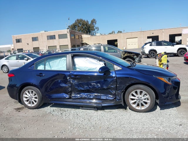 5YFVPMAE0NP386046 Toyota COROLLA LE