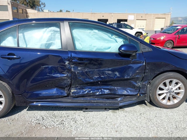 5YFVPMAE0NP386046 Toyota COROLLA LE
