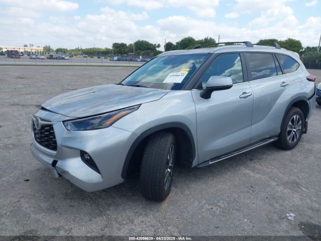 5TDKDRAH3RS529345 Toyota Highlander Xle