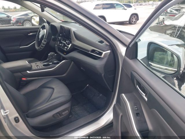 5TDKDRAH3RS529345 Toyota Highlander Xle