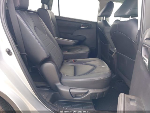 5TDKDRAH3RS529345 Toyota Highlander Xle
