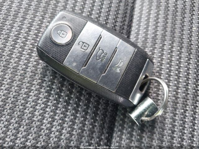 KNDCB3LC7K5231434 KIA NIRO LX