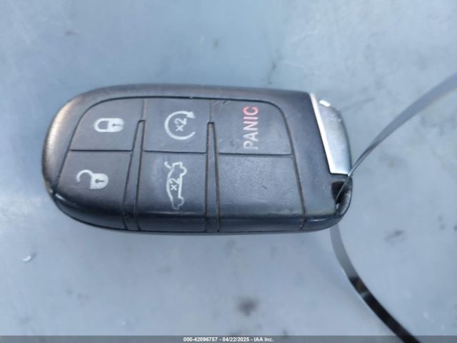 2C3CCABT6FH886982 Chrysler 300 300s