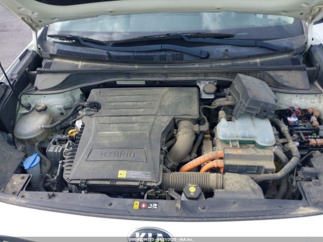 KNDCB3LC8J5118610 KIA NIRO FE