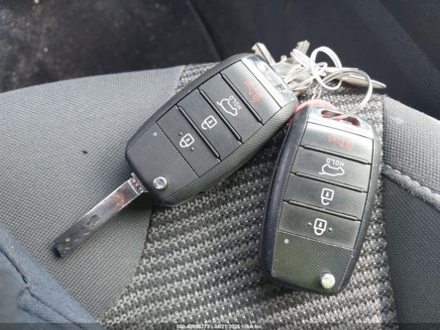 KNDCB3LC8J5118610 KIA NIRO FE