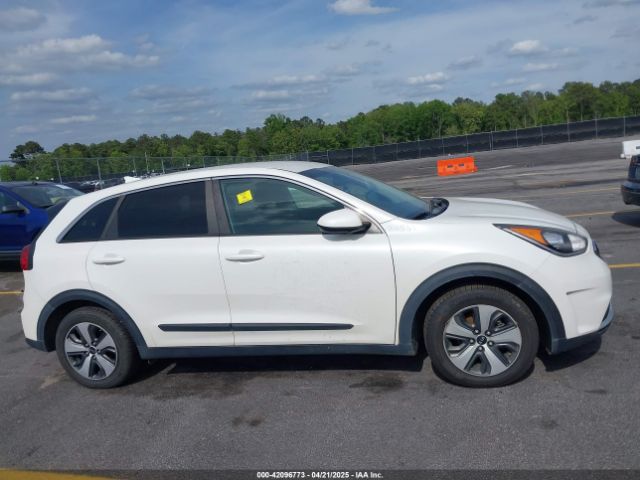 KNDCB3LC8J5118610 KIA NIRO FE