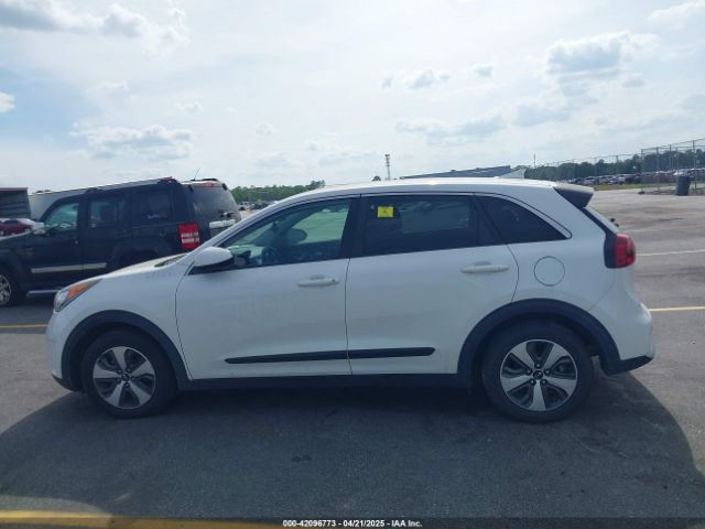 KNDCB3LC8J5118610 KIA NIRO FE