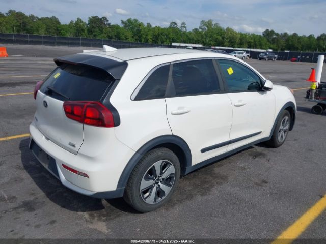 KNDCB3LC8J5118610 KIA NIRO FE