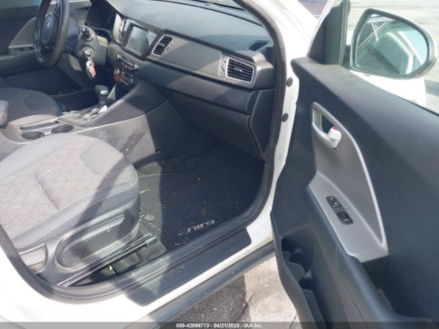 KNDCB3LC8J5118610 KIA NIRO FE