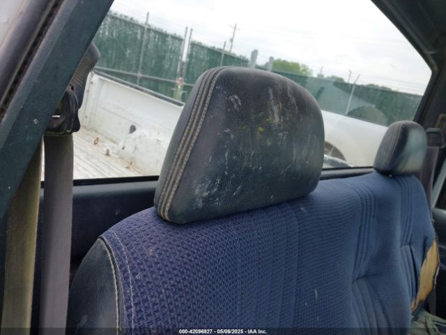 1996 GMC SIERRA 1GTFC24R6TZ504719 Photo 7