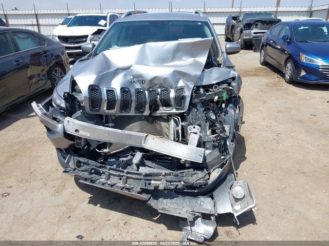 1C4PJLCB8JD566329 Jeep Cherokee Latitude Fwd
