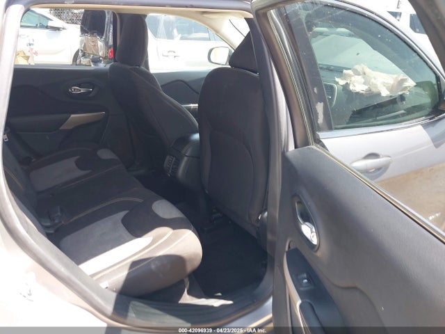 1C4PJLCB8JD566329 Jeep Cherokee Latitude Fwd