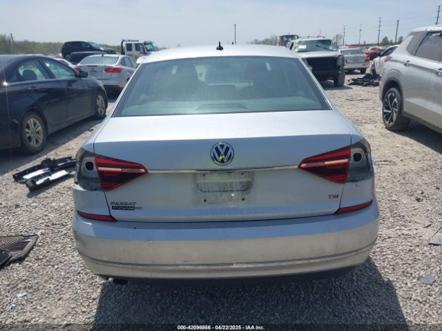 1VWAT7A32HC055215 Volkswagen Passat 1.8t S