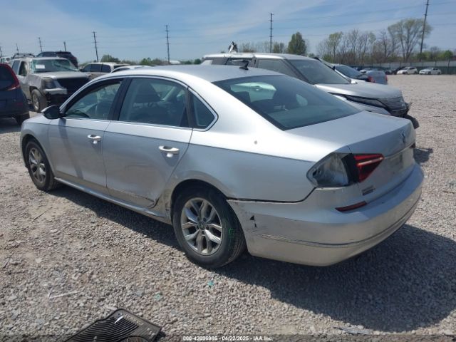 1VWAT7A32HC055215 Volkswagen Passat 1.8t S
