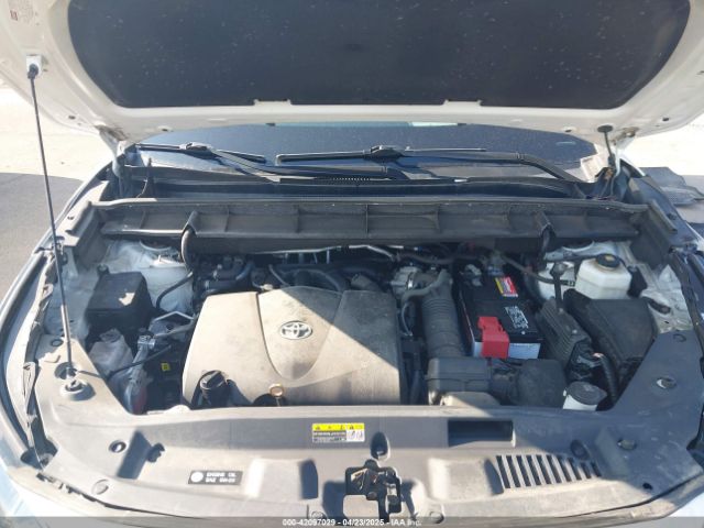 5TDGZRBHXMS075948 Toyota Highlander Xle