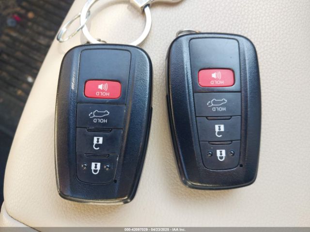 5TDGZRBHXMS075948 Toyota Highlander Xle