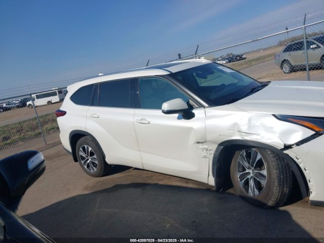 5TDGZRBHXMS075948 Toyota Highlander Xle
