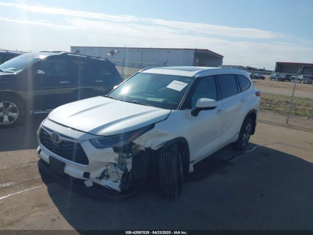 5TDGZRBHXMS075948 Toyota Highlander Xle