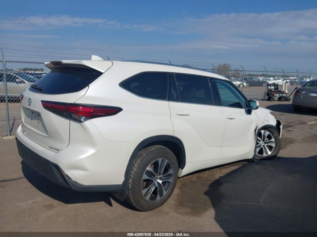 5TDGZRBHXMS075948 Toyota Highlander Xle