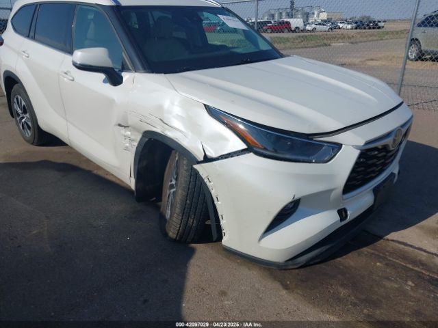 5TDGZRBHXMS075948 Toyota Highlander Xle