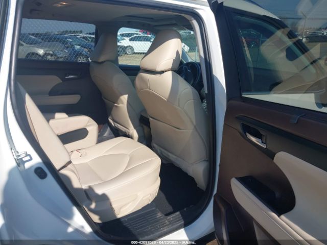 5TDGZRBHXMS075948 Toyota Highlander Xle