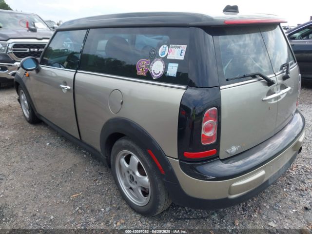 2011 MINI COOPER CLUBMAN WMWZF3C54BTX82347 Photo 2