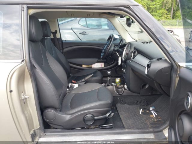 2011 MINI COOPER CLUBMAN WMWZF3C54BTX82347 Photo 4