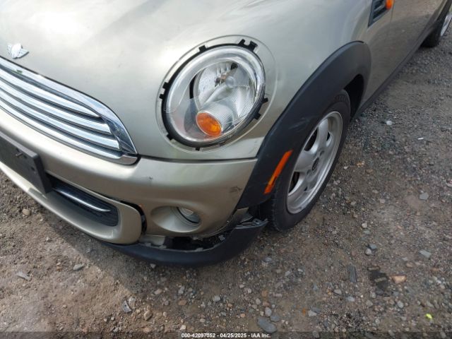 2011 MINI COOPER CLUBMAN WMWZF3C54BTX82347 Photo 5