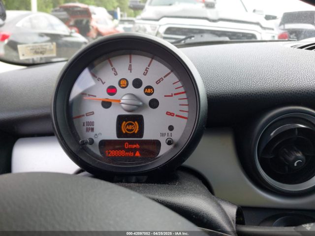 2011 MINI COOPER CLUBMAN WMWZF3C54BTX82347 Photo 6