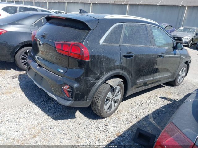 KNDCB3LC9M5475783 KIA NIRO LX