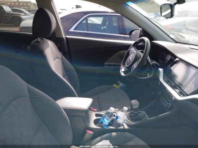 KNDCB3LC9M5475783 KIA NIRO LX