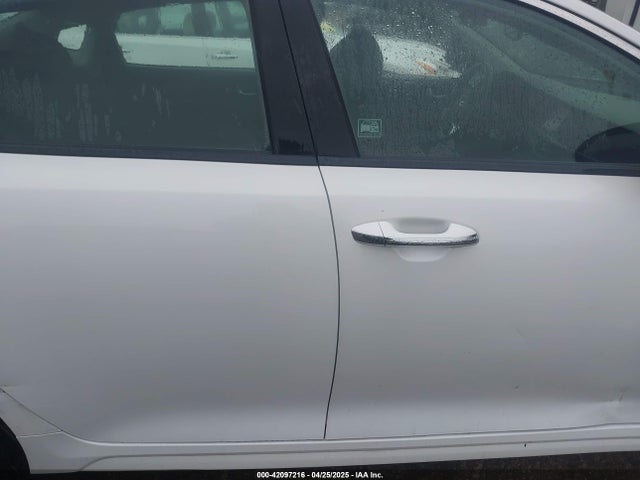 5XXGT4L38JG236267 KIA Optima Lx