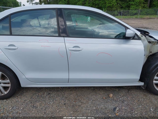 3VW2B7AJ9JM262615 Volkswagen Jetta 1.4t S