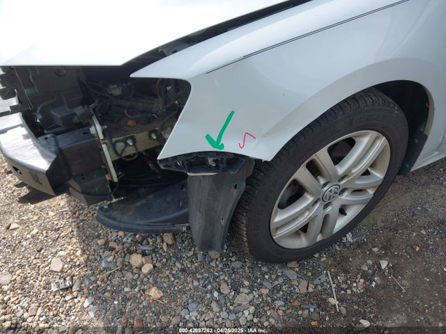 3VW2B7AJ9JM262615 Volkswagen Jetta 1.4t S