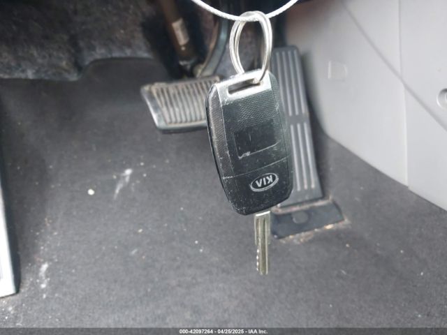 KNAFK4A6XG5481450 KIA FORTE LX