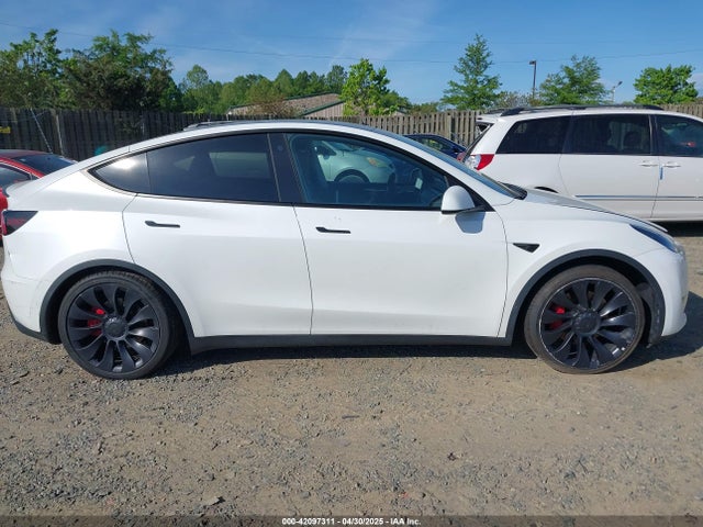7SAYGDEF9NF542745 Tesla Model Y