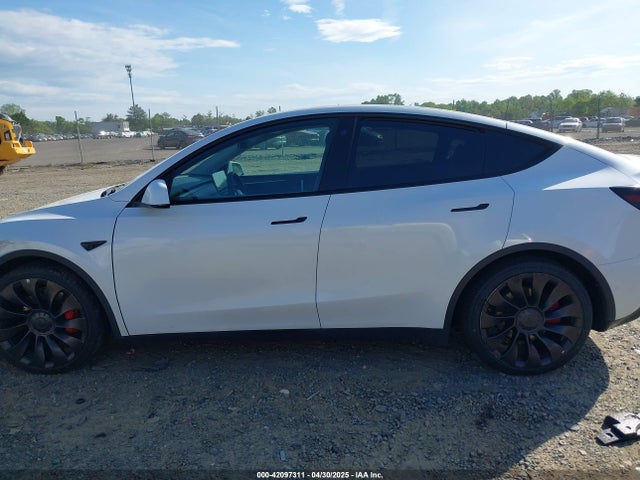 7SAYGDEF9NF542745 Tesla Model Y