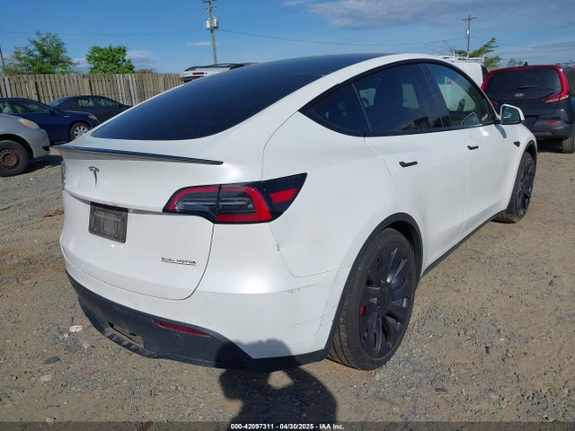 7SAYGDEF9NF542745 Tesla Model Y