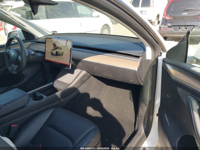 7SAYGDEF9NF542745 Tesla Model Y