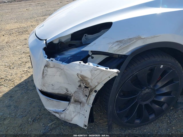 7SAYGDEF9NF542745 Tesla Model Y