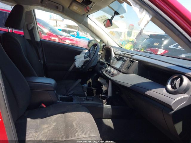 JTMZFREV1GJ064440 Toyota RAV4 LE