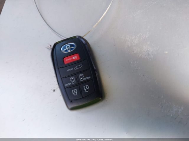 5TDJRKEC7PS163115 Toyota SIENNA XLE